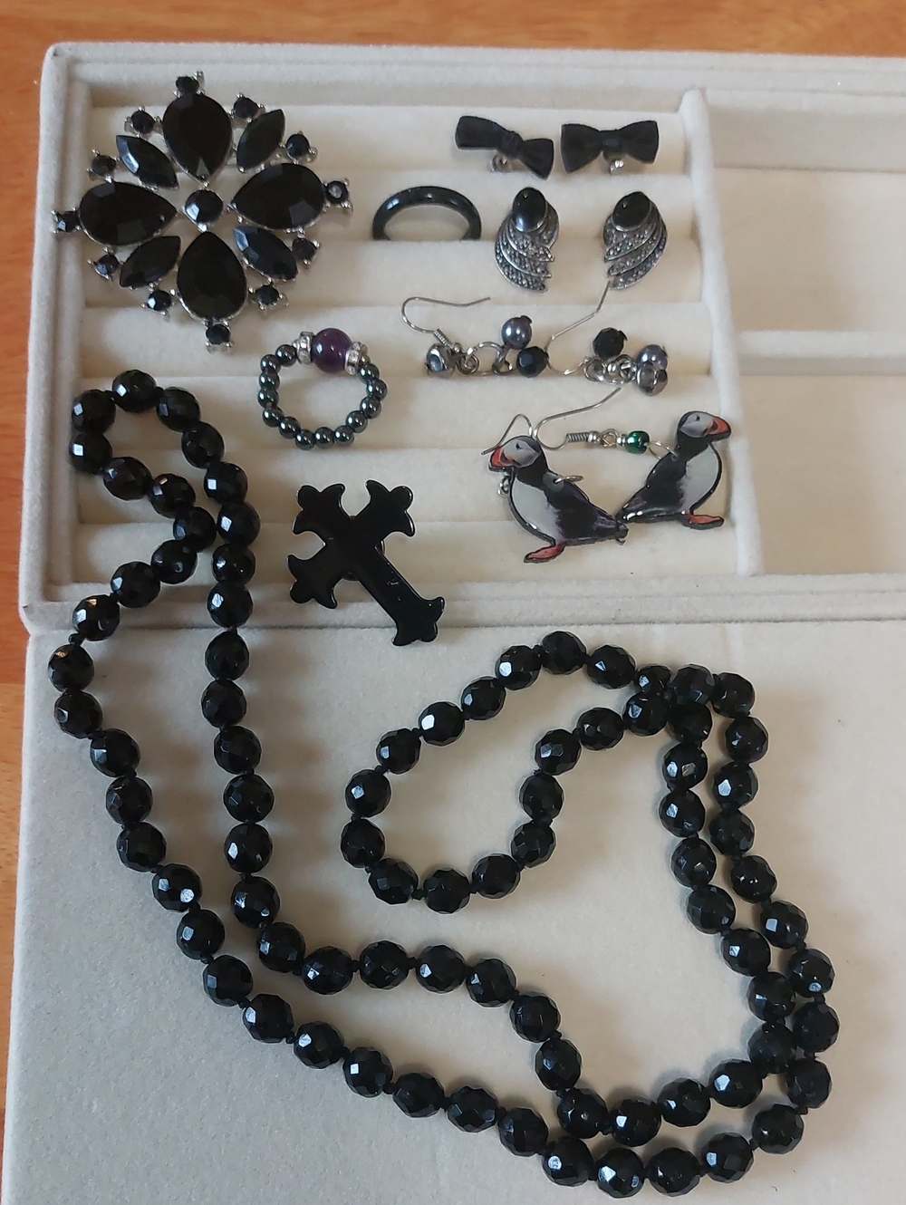💚3/$30 9pc Black Jewelry Lot Glass Bead Necklace Puffin Earrings Brooch Rings